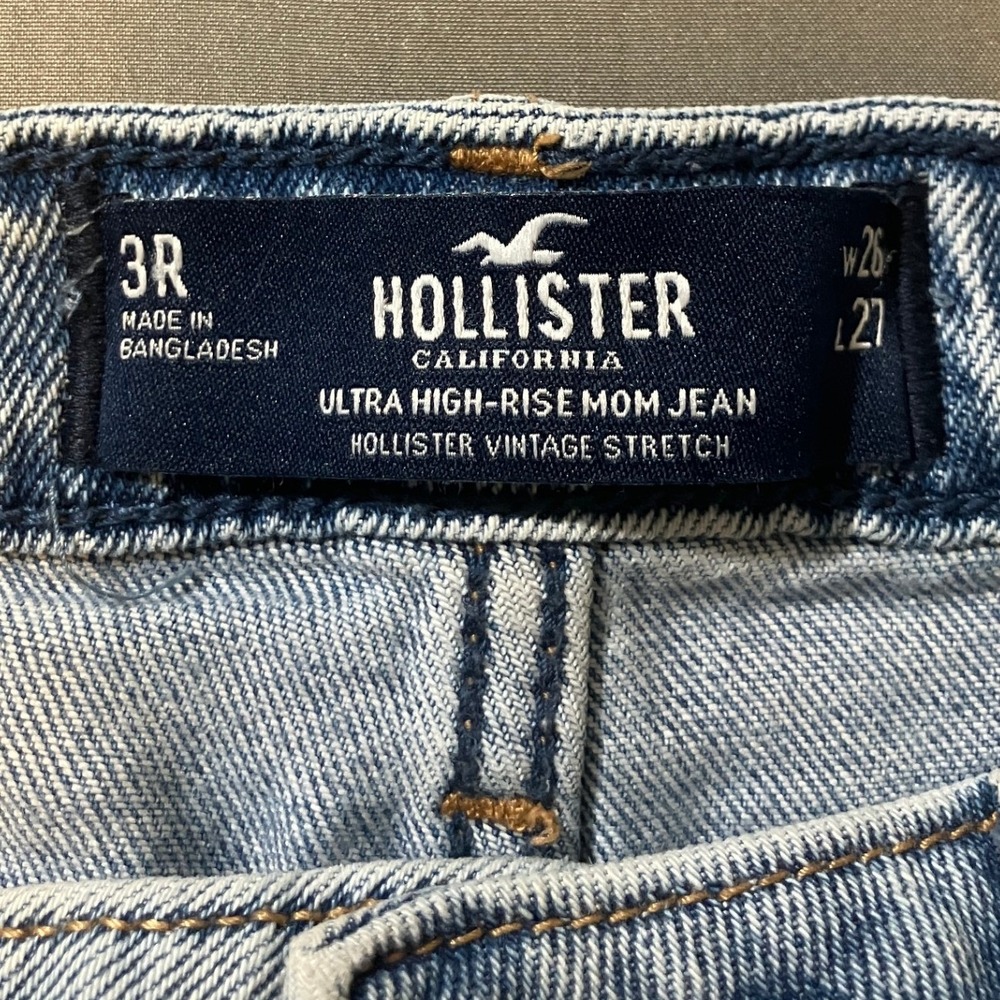 Hollister Ultra High Rise Mom Jean Light Wash Distressed Denim Womens Size 26x27 - Picture 4 of 4